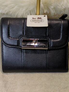 Vintage Coach Black Leather Billfold Small Wallet with Silver Turnlock $75